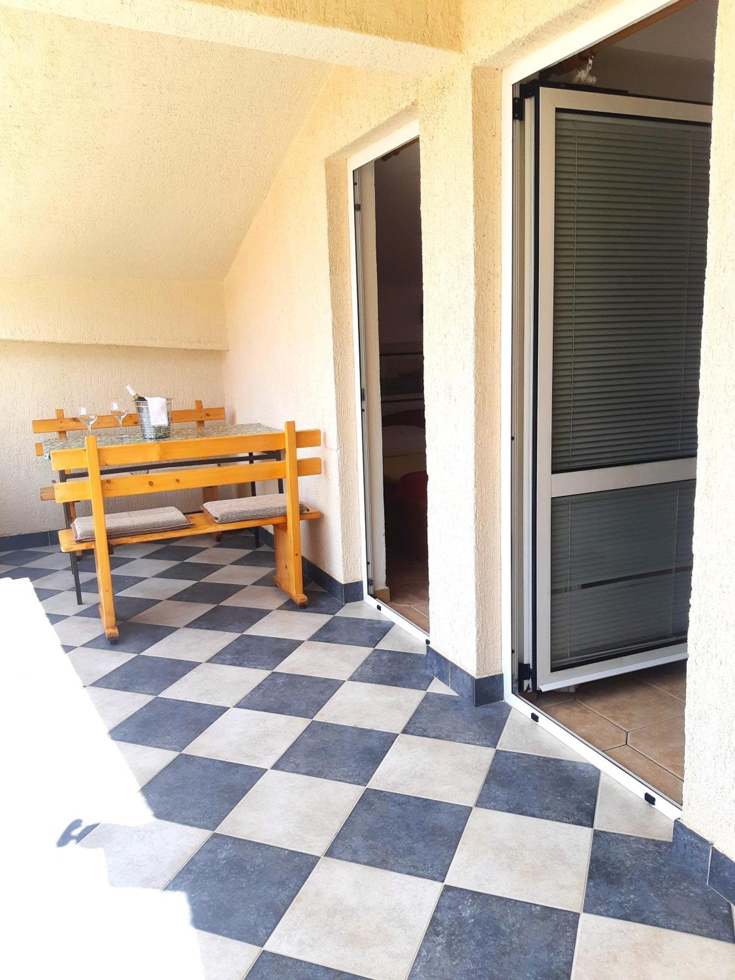 איגריין Apartments Turan Centrally Located With Free Parking מראה חיצוני תמונה